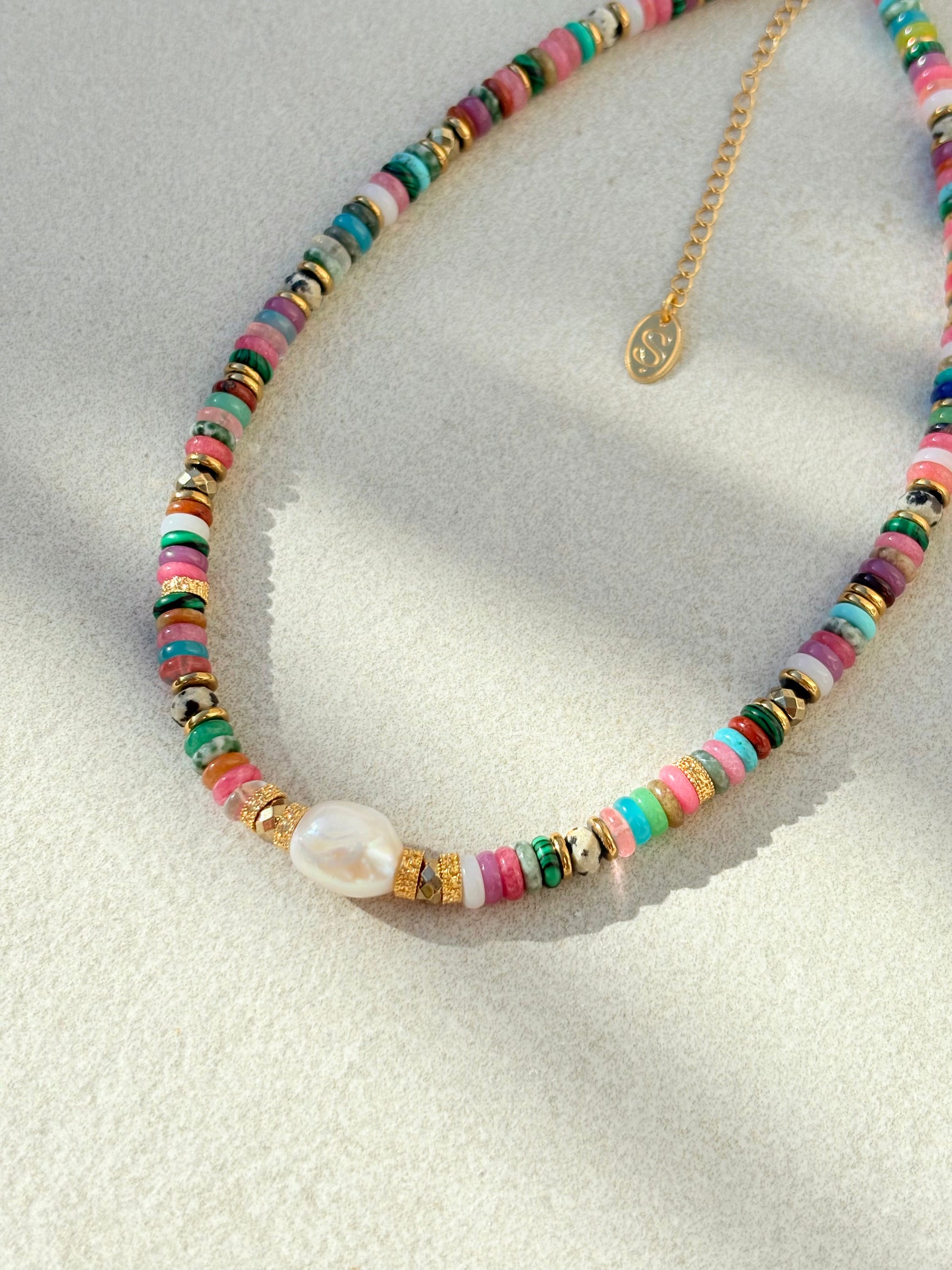 collier chic et coloré bohème pour l'été